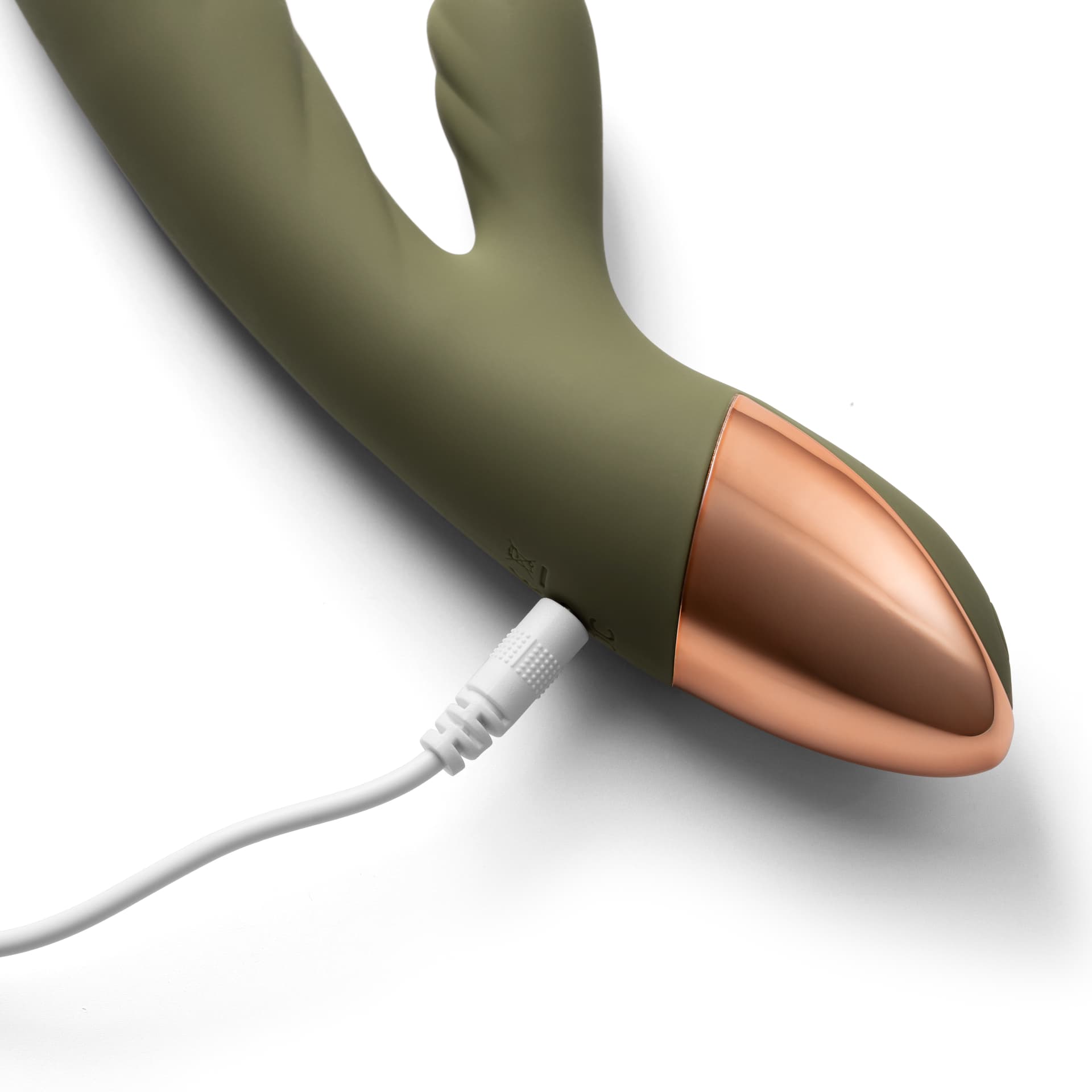 Ophé wird per USB-Kabel aufgeladen